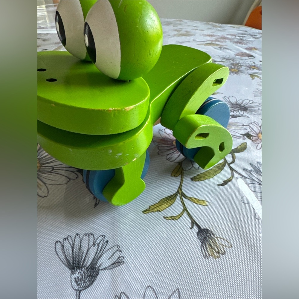 Melissa & Doug wooden frog pull toy with string perfect for ages 18 to 24 months